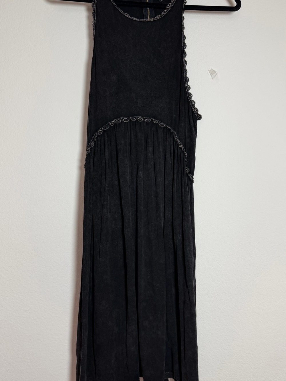 Black Sleeveless Pleated min Skirt